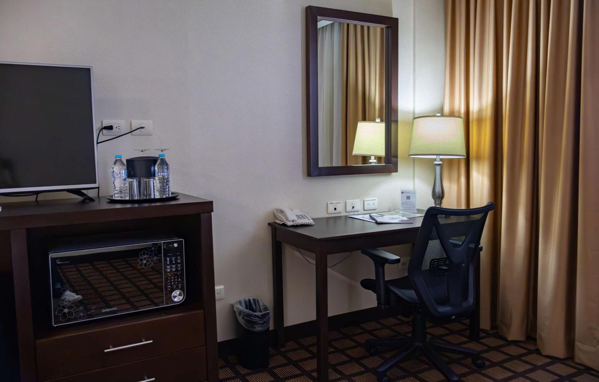 Best Western Premier Monterrey Aeropuerto Apodaca Exterior foto A typical room at the hotel