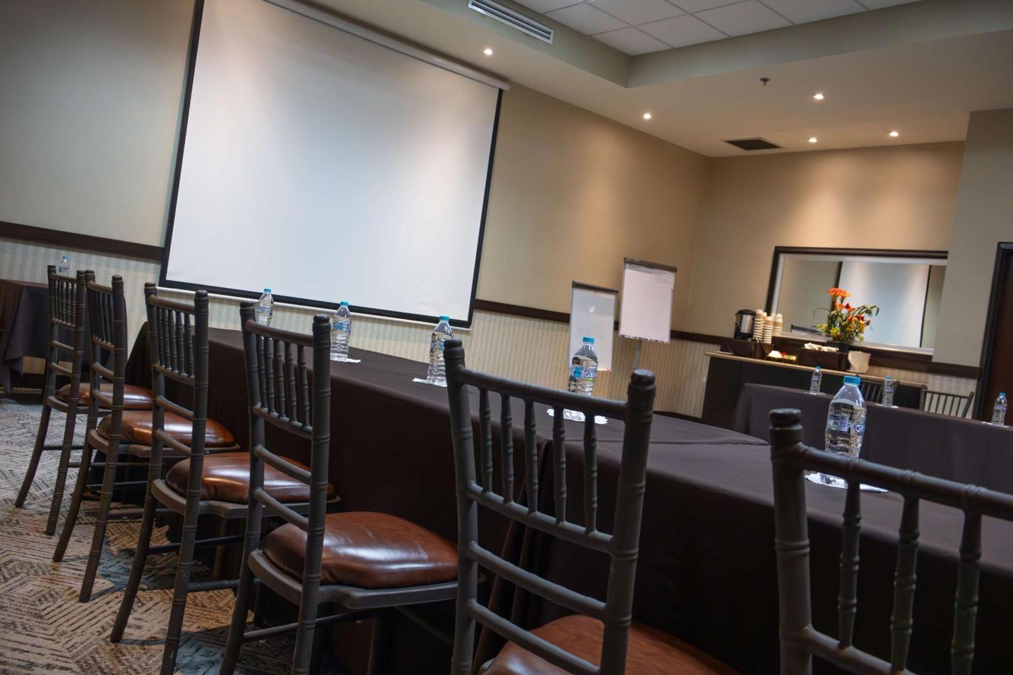 Best Western Premier Monterrey Aeropuerto Apodaca Exterior foto A meeting room at the hotel