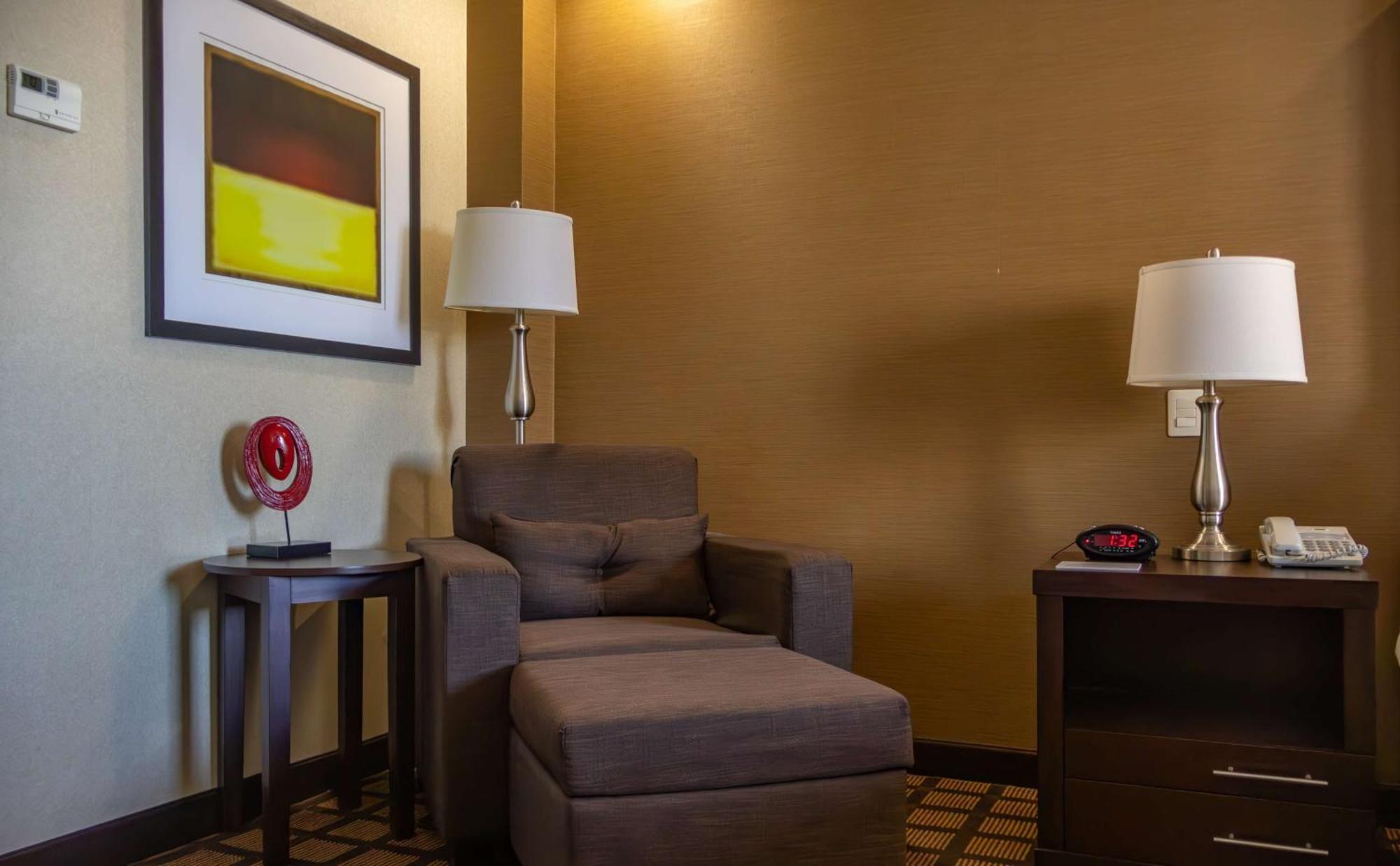 Best Western Premier Monterrey Aeropuerto Apodaca Exterior foto A room at the Residence Inn
