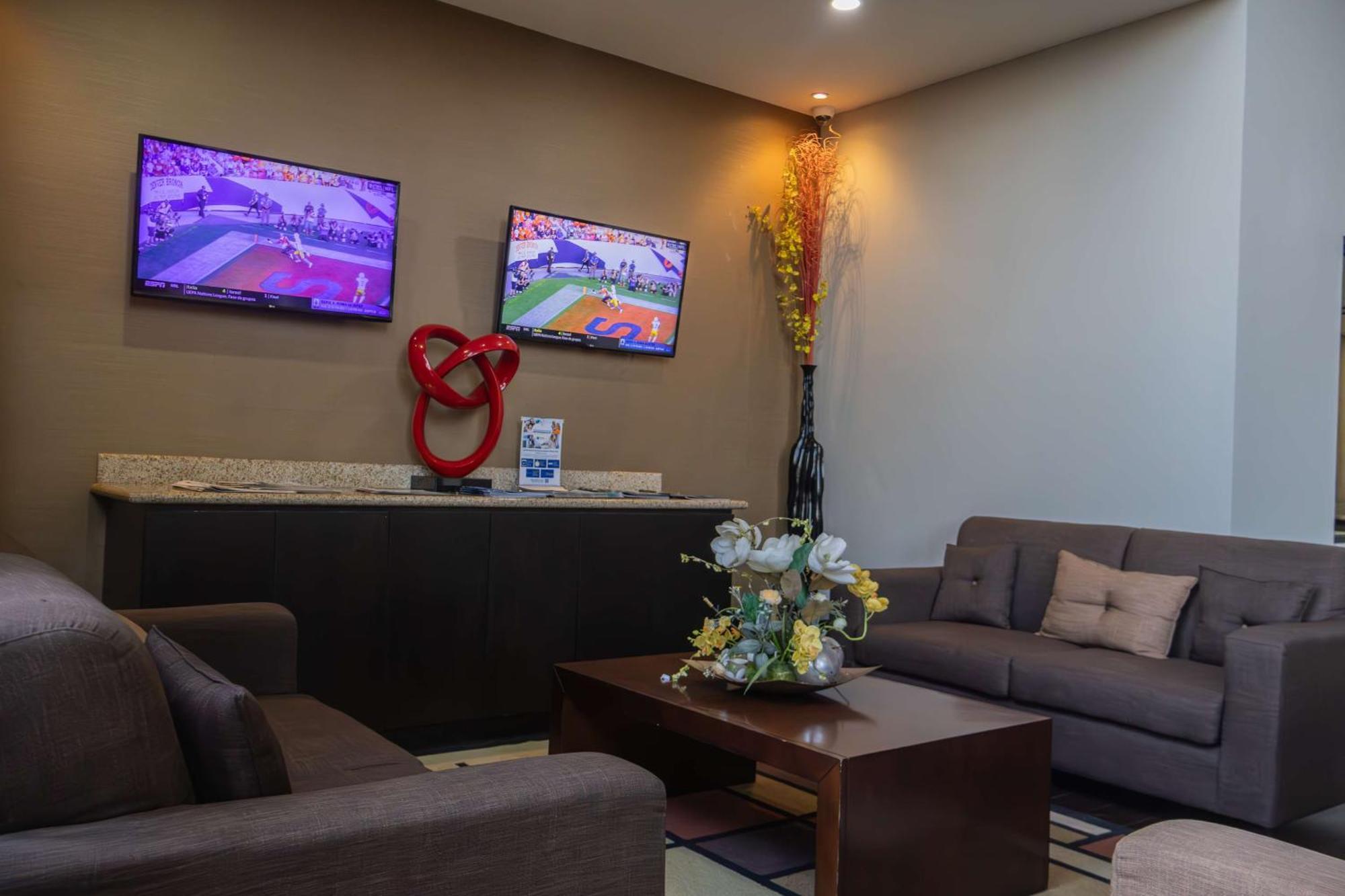 Best Western Premier Monterrey Aeropuerto Apodaca Exterior foto VIP Lounge at the airport.