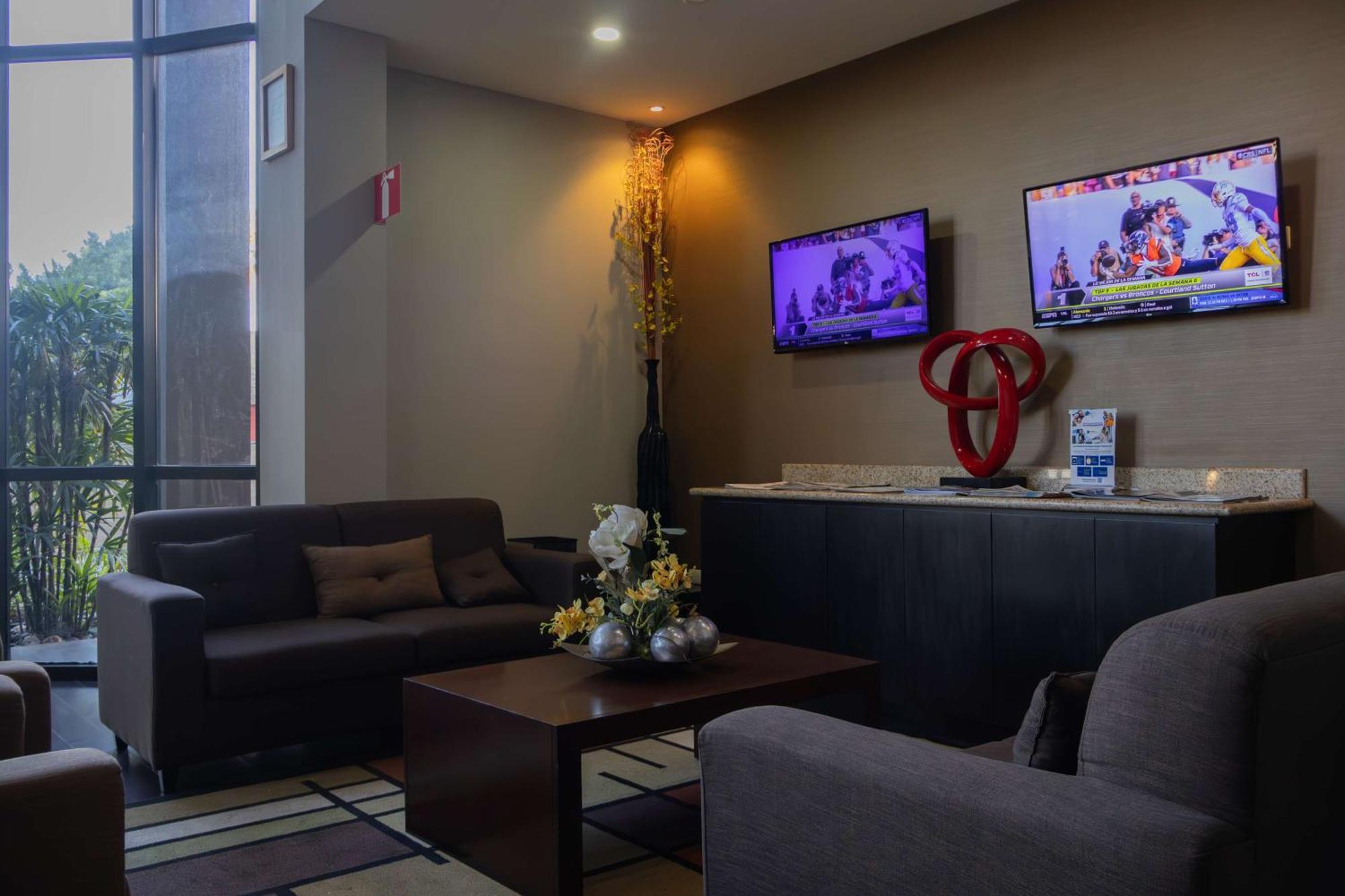 Best Western Premier Monterrey Aeropuerto Apodaca Exterior foto The lobby of the hotel
