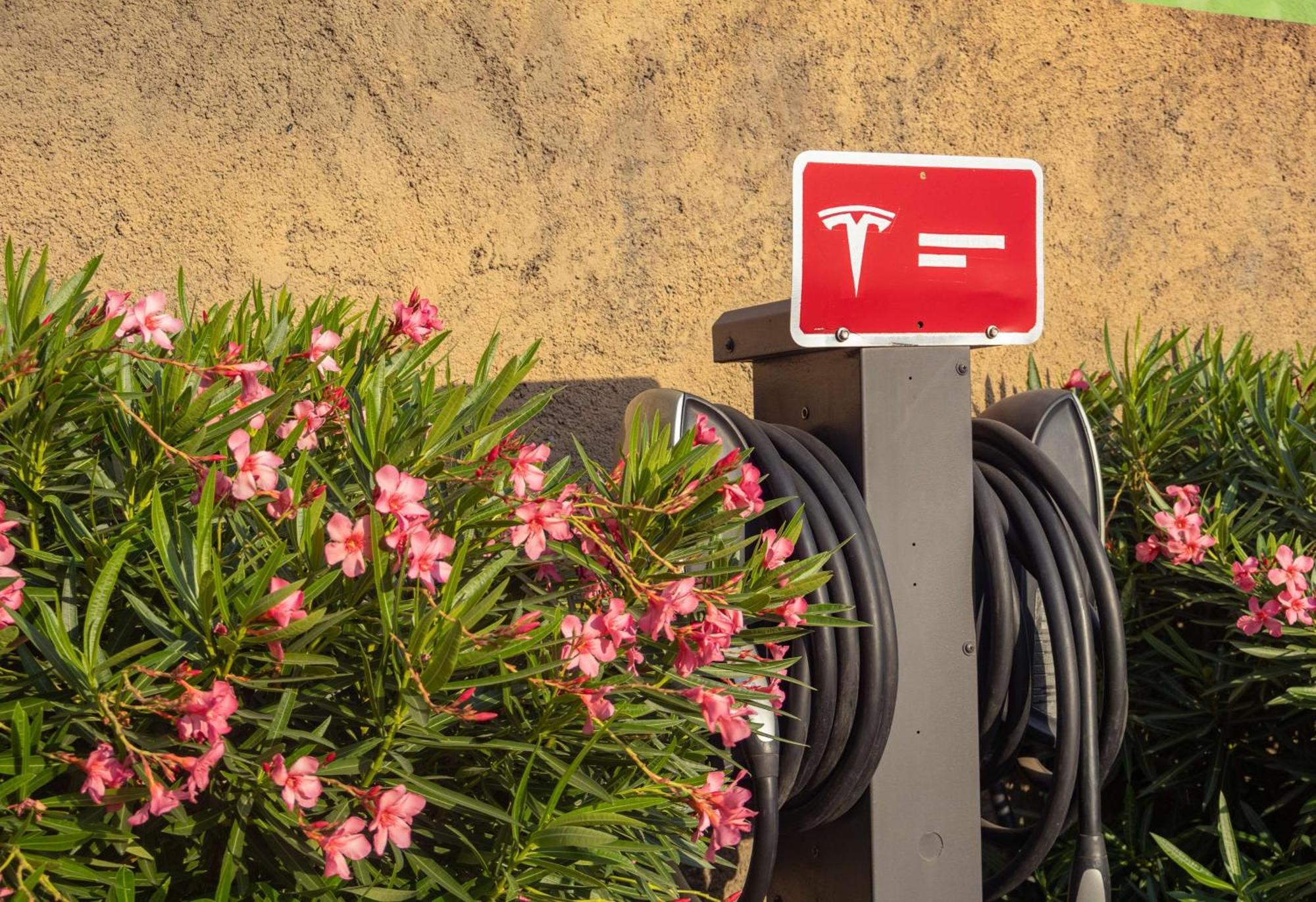 Best Western Premier Monterrey Aeropuerto Apodaca Exterior foto Tesla Supercharger station in Spain